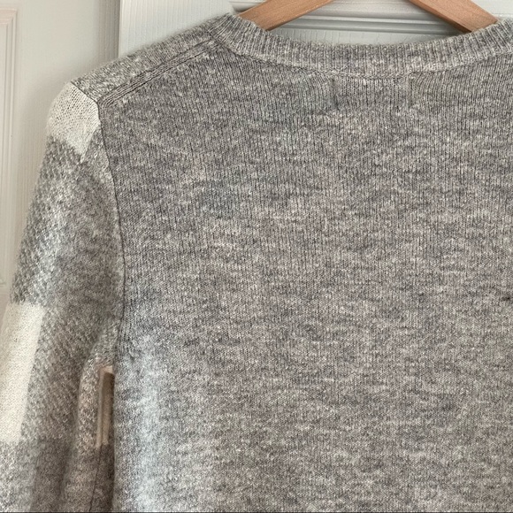 Old Navy Grey and White Buffalo Plaid Soft Cozy Crewneck Sweater Women’s XS - Picture 5 of 7